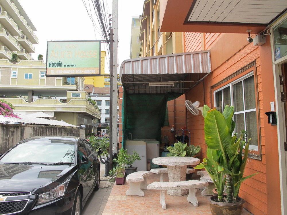 Aura House Hotel Pattaya Exterior photo