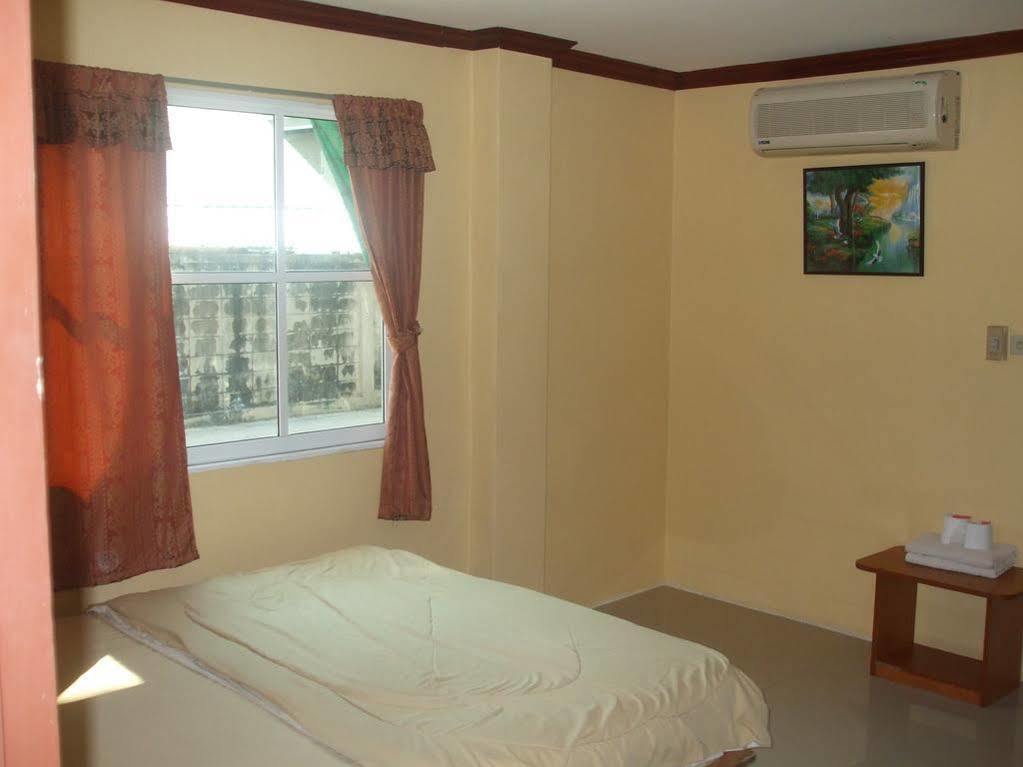 Aura House Hotel Pattaya Exterior photo